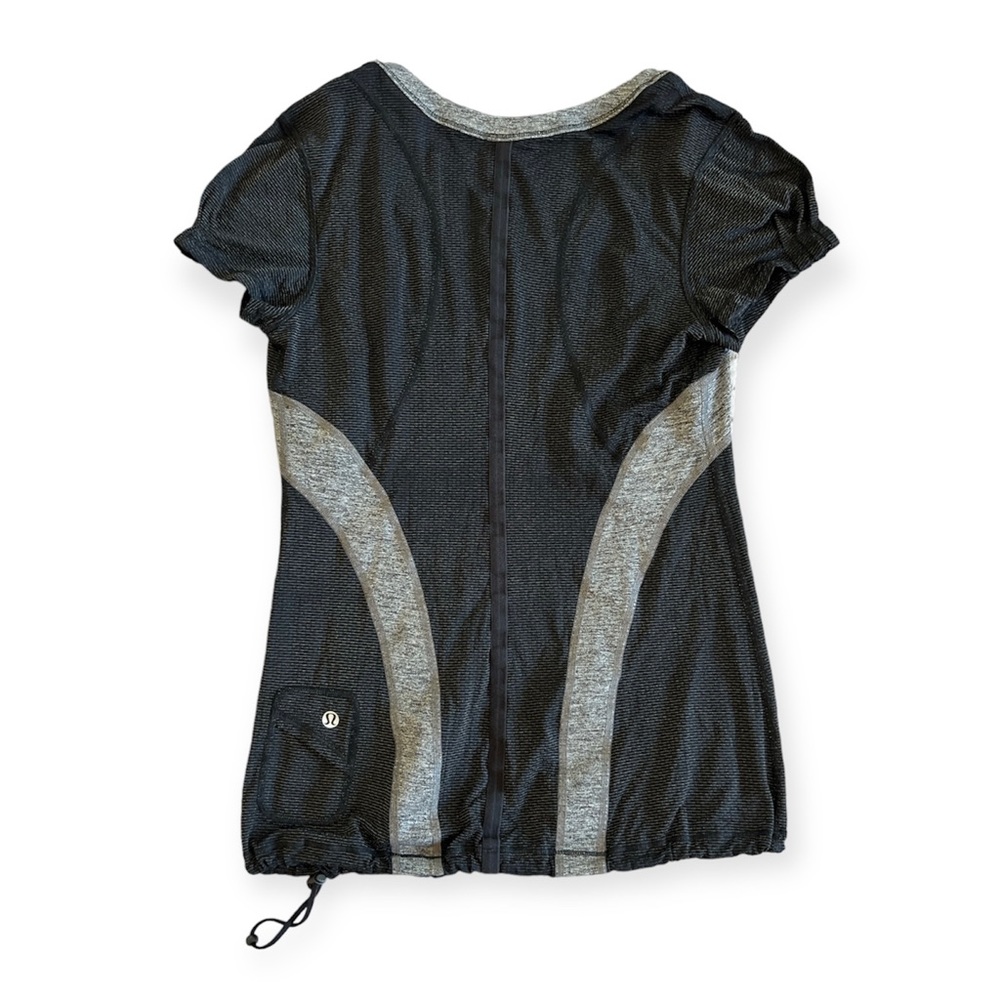 Lululemon • Black & Gray Run Revitalize Tech Tee • Size 6 - Picture 2 of 5